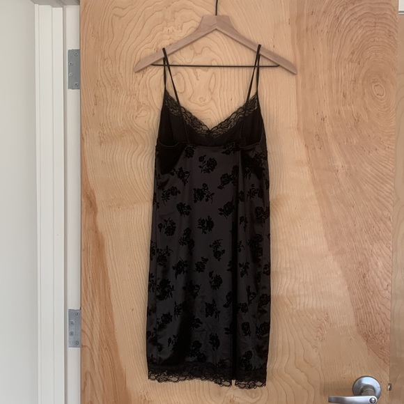 Black Motel body con dress with rose detail - Picture 2 of 5